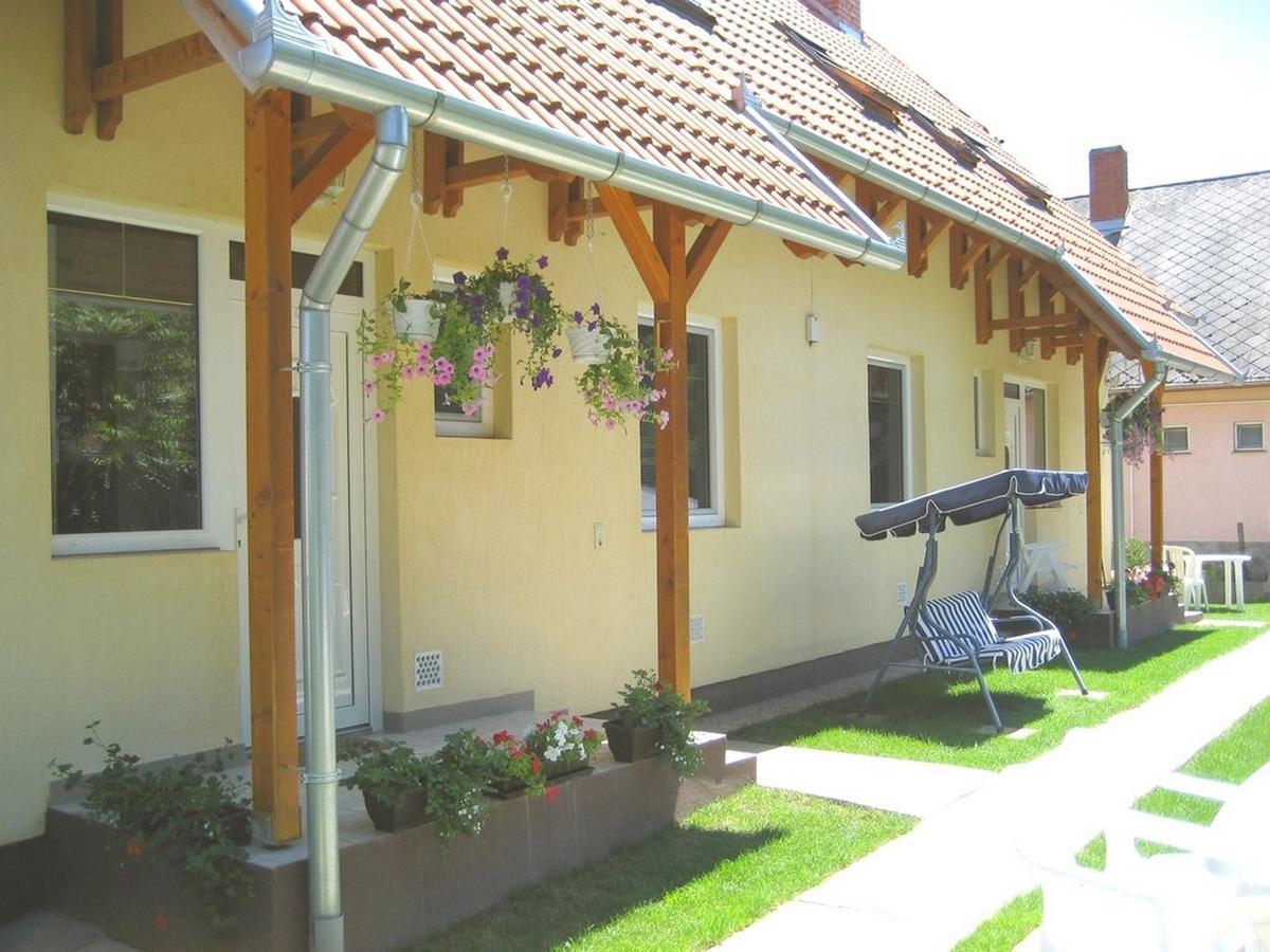 Lala Apartmanok Balatonboglár Exterior photo